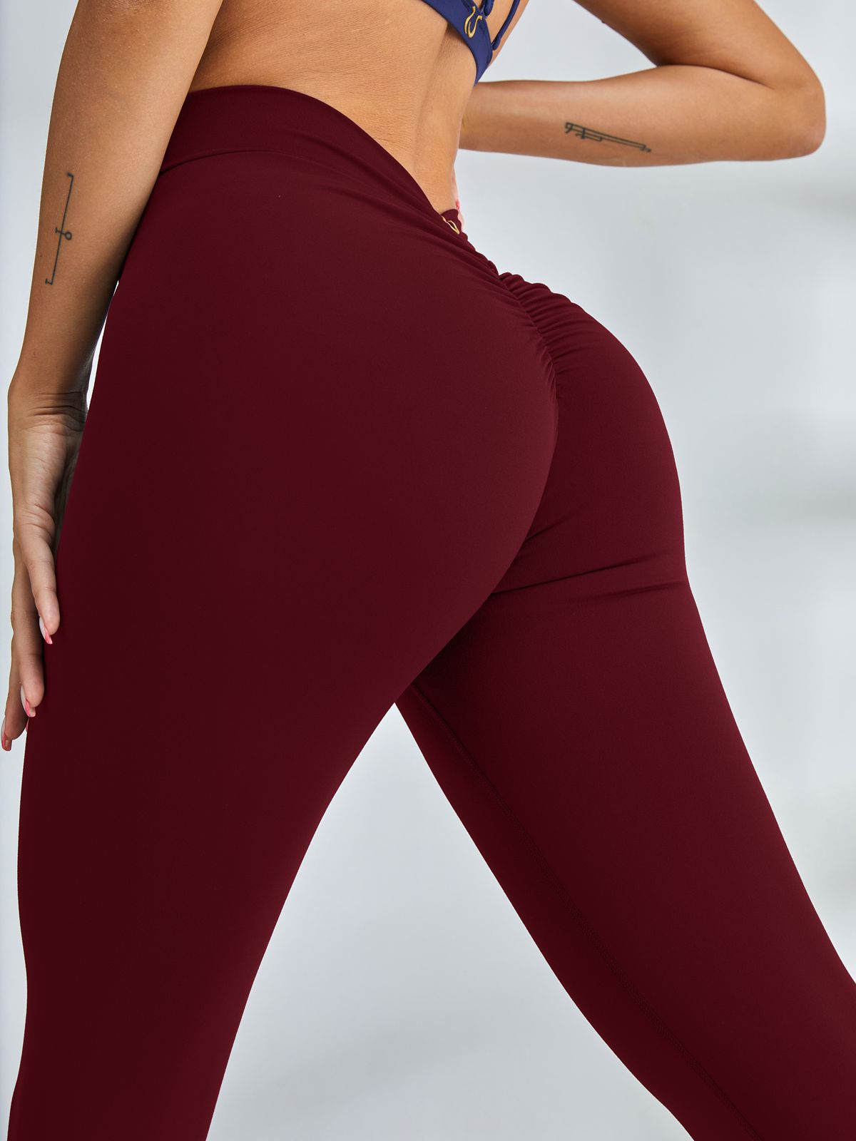 LiviaGym Female Scrunch Bum Deep V Back Leggings