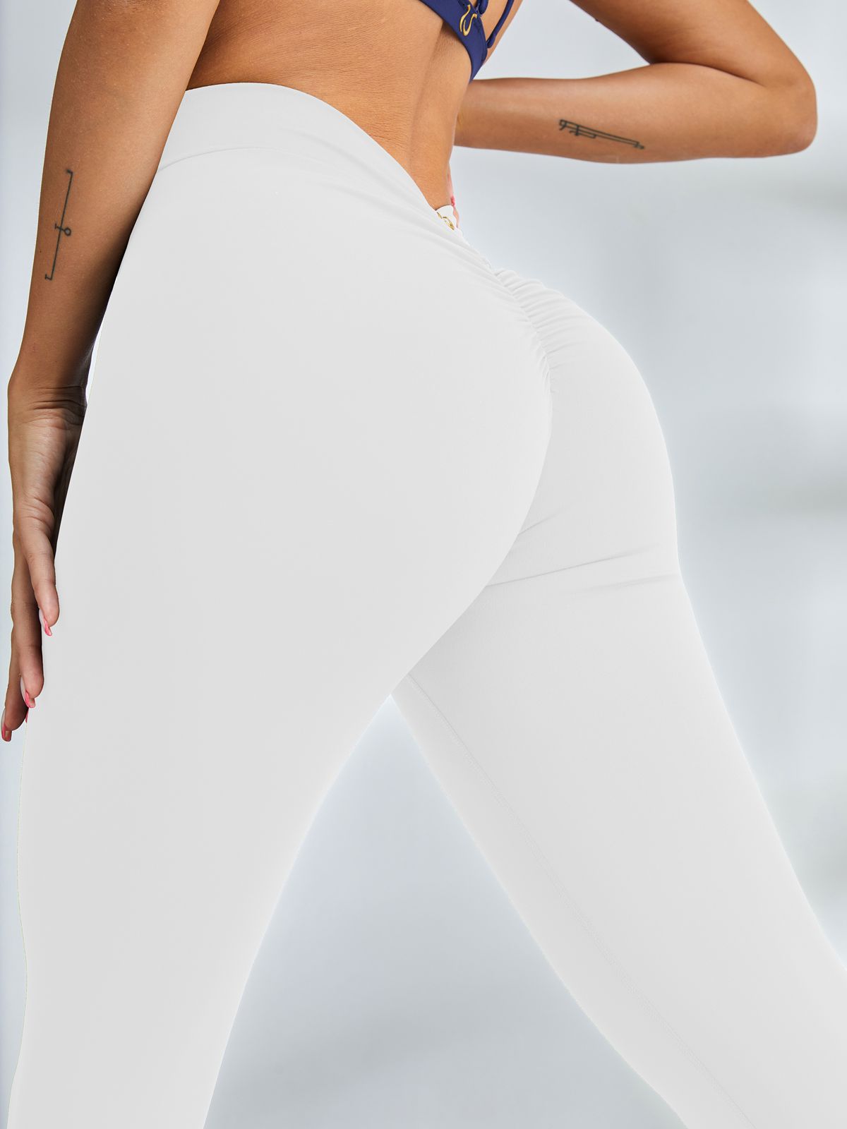 LiviaGym Female Scrunch Bum Deep V Back Leggings