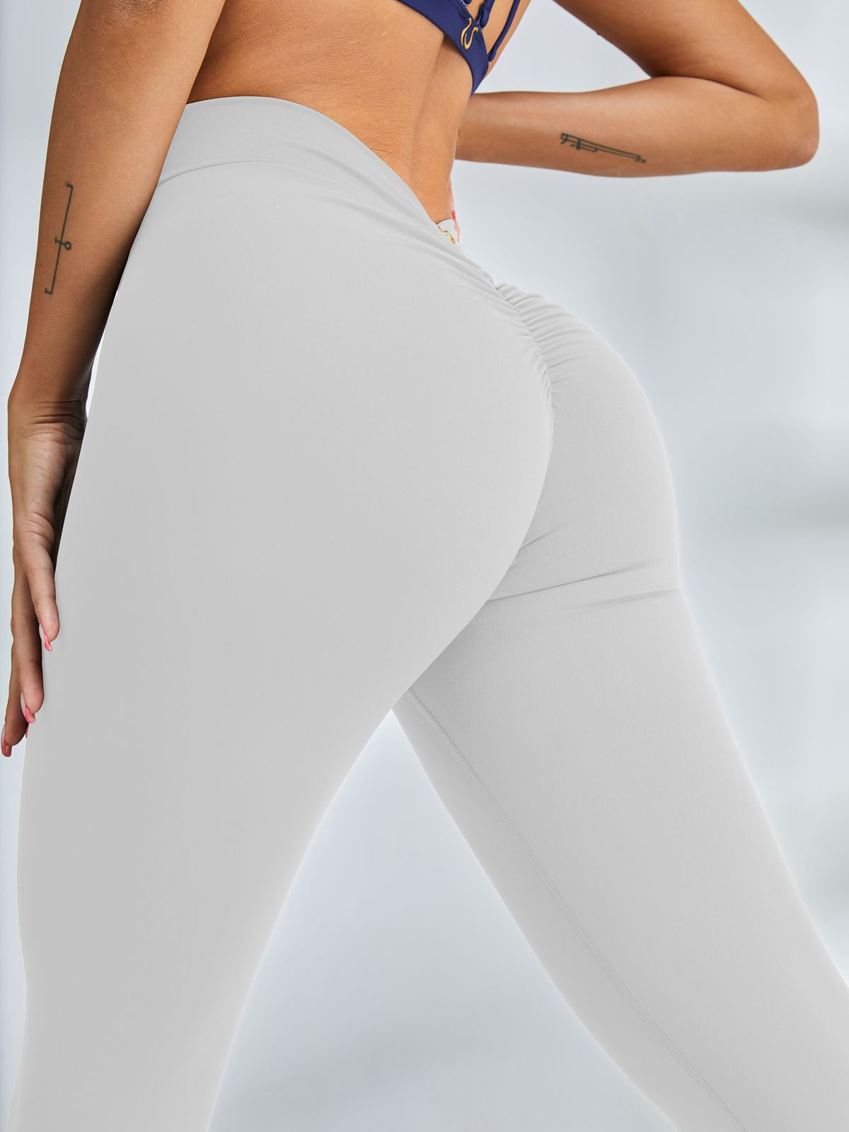 LiviaGym Female Scrunch Bum Deep V Back Leggings