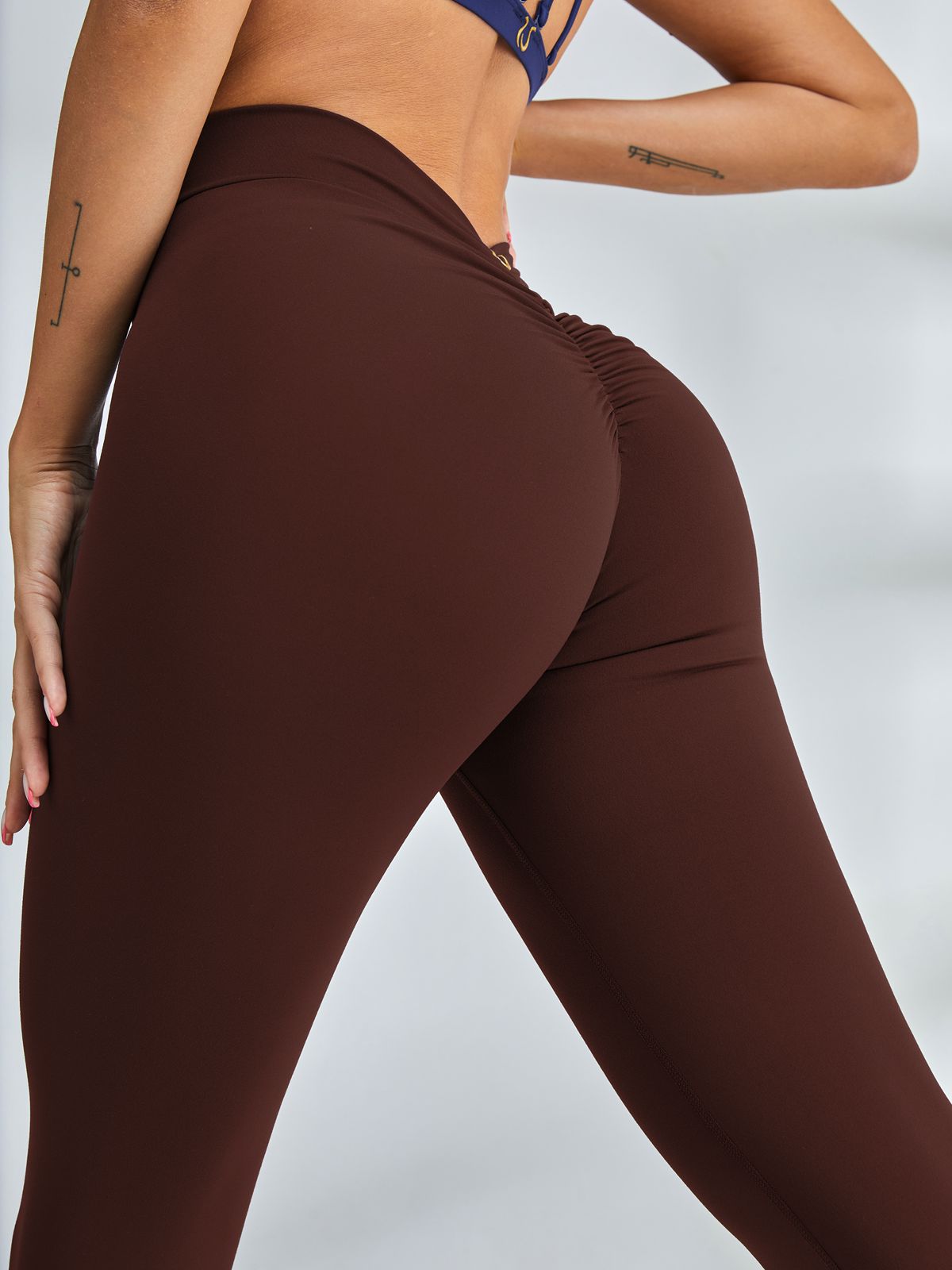 LiviaGym Female Scrunch Bum Deep V Back Leggings