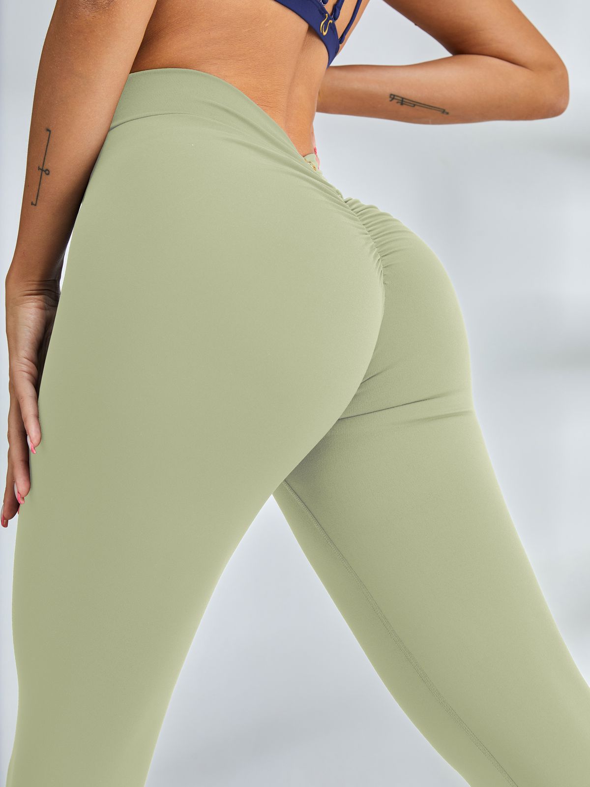 LiviaGym Female Scrunch Bum Deep V Back Leggings