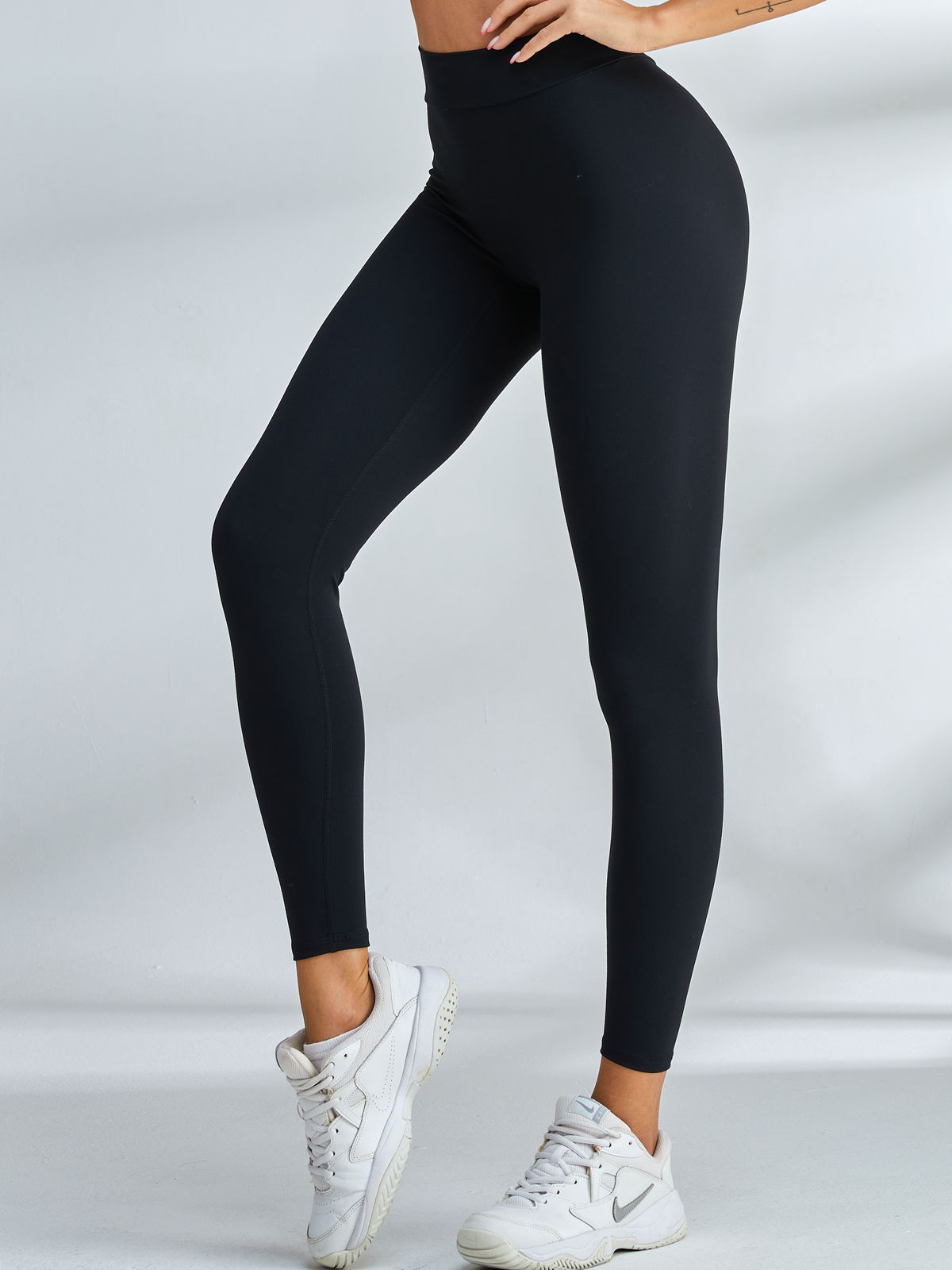 LiviaGym Female Scrunch Bum Deep V Back Leggings