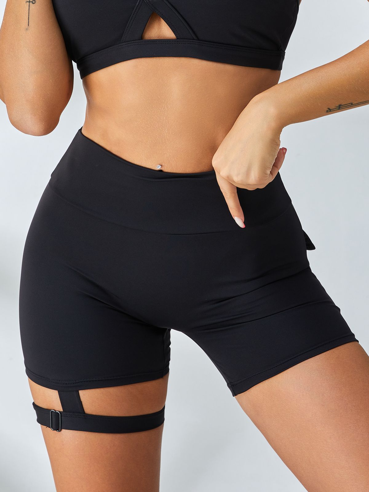LiviaGym Female Unique Cut Out Pocket Mesh Scrunch Bum Spandex Gym Booty Shorts